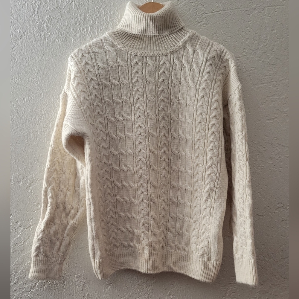 Aran Crafts Turtleneck Sweater Size Medium